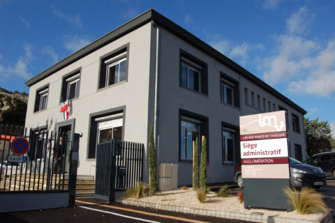 Bâtiment du siège administratif de LMV Agglomération à Cavaillon