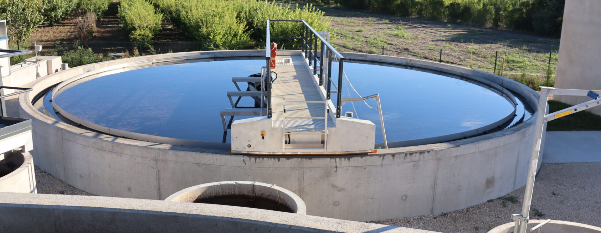 Un bassin de traitement de l'eau de la station d'épuration de Cheval Blanc