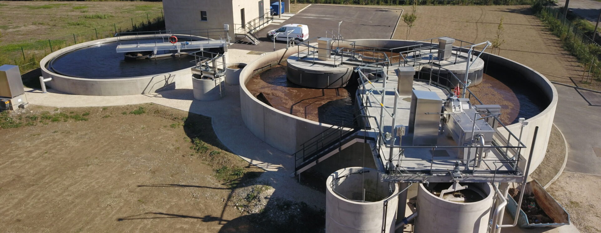 La station d'épuration de Cheval-Blanc, construite en 2021, vue du ciel par un drone.