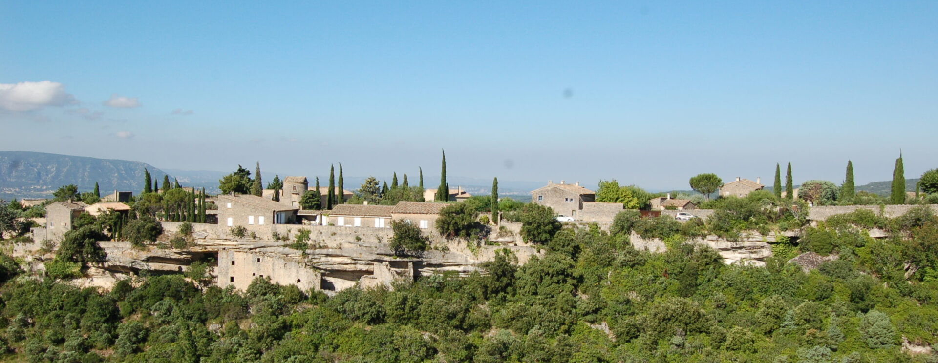 Paysage de Gordes pris en été