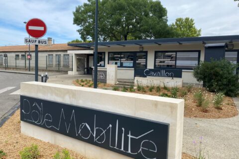 Bâtiment du Pôle mobilité situé avenue Pierre Sémard à Cavaillon.