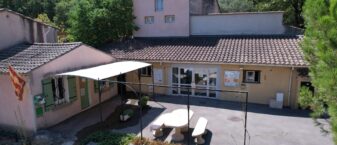 Vue drone de l'accueil du camping de Maubec