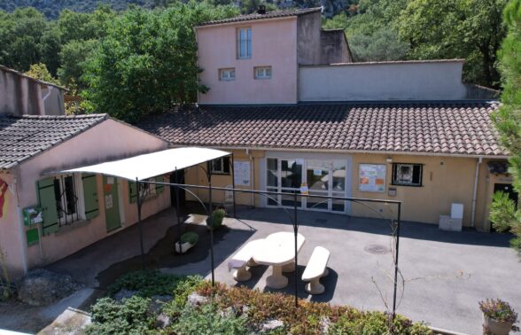 Vue drone de l'accueil du camping de Maubec