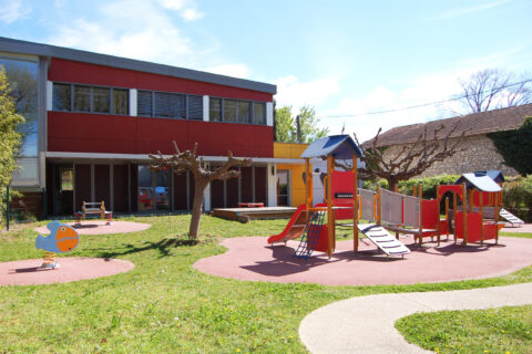 Jardin et espace de jeu de la Maison de la Petite enfance (siège administratif du Pôle Petite enfance de LMV), à Cavaillon