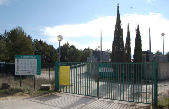 Entrée de la déchetterie de Coustellet