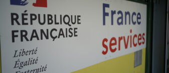 Plaque signalétique du bâtiment France Services