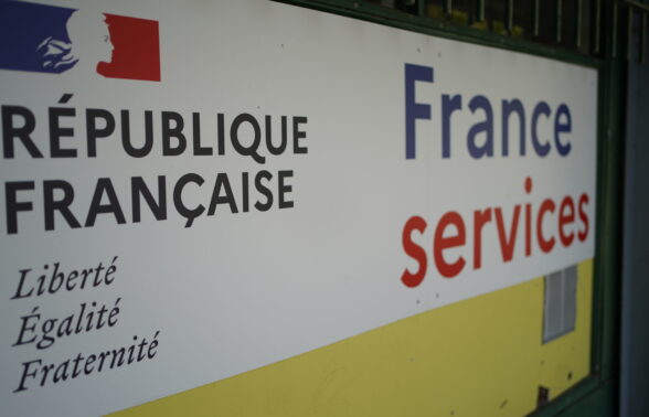 Plaque signalétique du bâtiment France Services