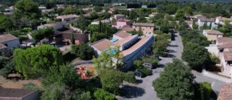 Vue drone de la crèche Li Pichots de Lagnes