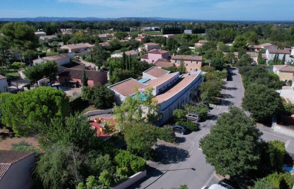Vue drone de la crèche Li Pichots de Lagnes