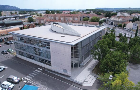 Vue drone du bâtiment de la Médiathèque de Cavaillon