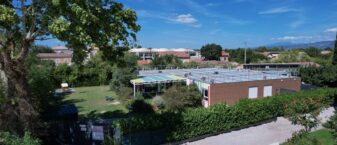 Vue drone de la crèche La Farandole à Cavaillon et son jardin