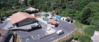 Vue drone de la déchetterie de Lauris avec ses 6 bennes de flux.
