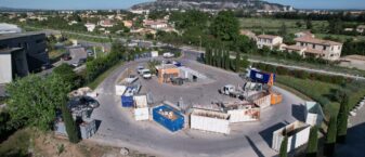 Vue drone de la déchetterie de Cavaillon, les bennes et les quais
