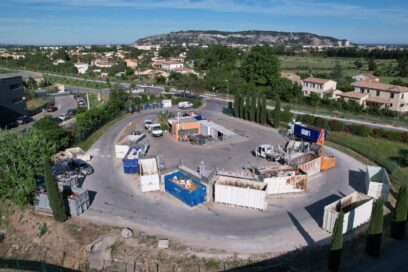 Vue drone de la déchetterie de Cavaillon, les bennes et les quais - Agrandir l'image, fenêtre modale