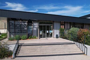 Vue extérieure de la piscine Alphonse Roudière de Cavaillon