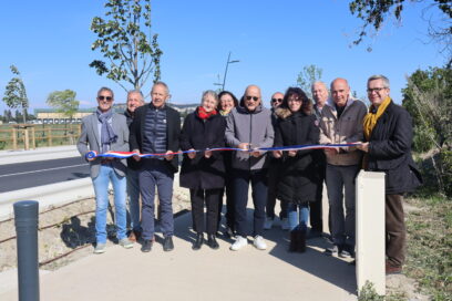 Coupure du ruban pour l'inauguration de la RD 973 - Agrandir l'image, fenêtre modale