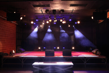 Scène vide illuminée