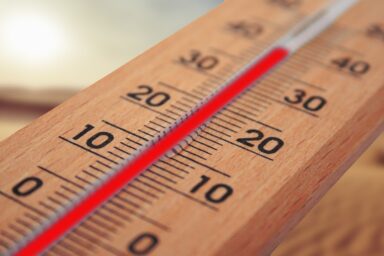 Thermomètre indiquant qu'il fait très chaud